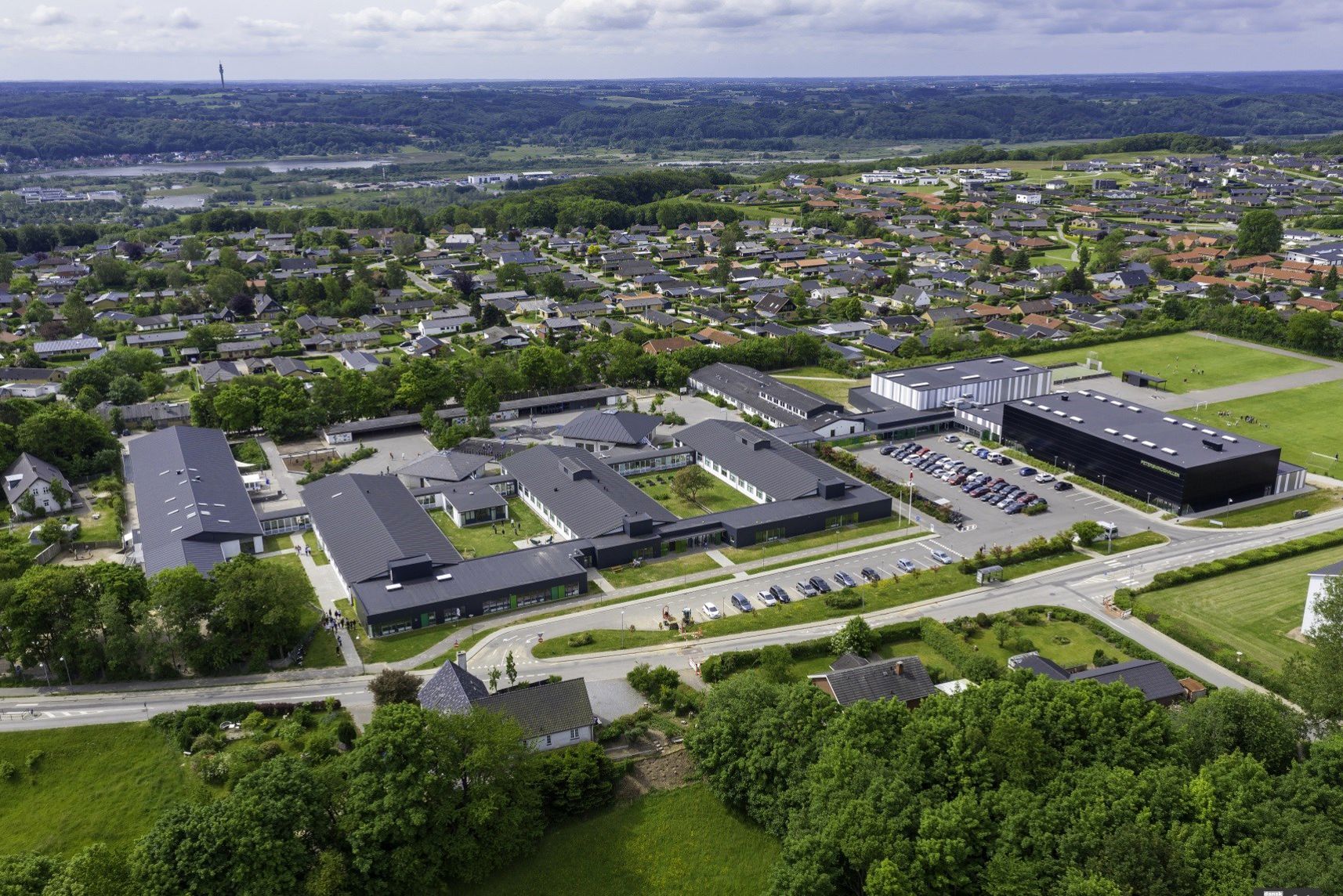 Luftfoto af skolen